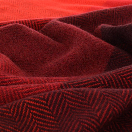 
                  
                    "Shades of Red" – weiche Wolldecke mit Kaschmir
                  
                