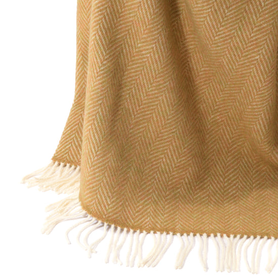 
                  
                    Honigfarbene Fischgrätdecke
                  
                