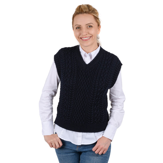 
                  
                    Kurzer Pullunder mit Zopfmuster
                  
                