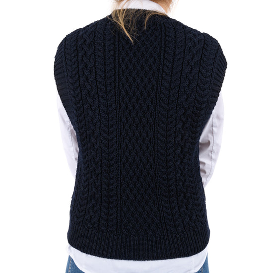 
                  
                    Kurzer Pullunder mit Zopfmuster
                  
                