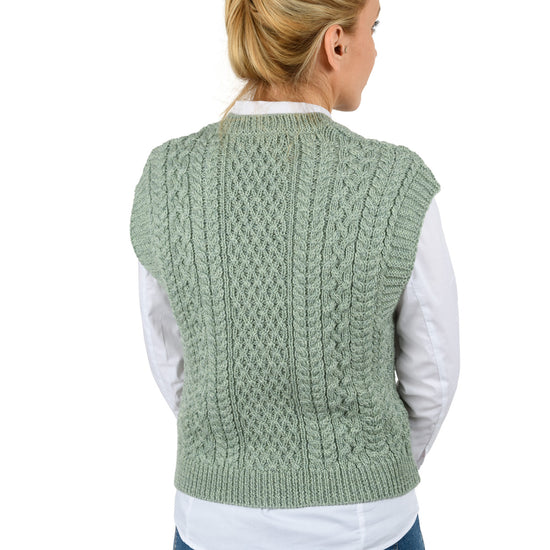 
                  
                    Kurzer Pullunder mit Zopfmuster
                  
                