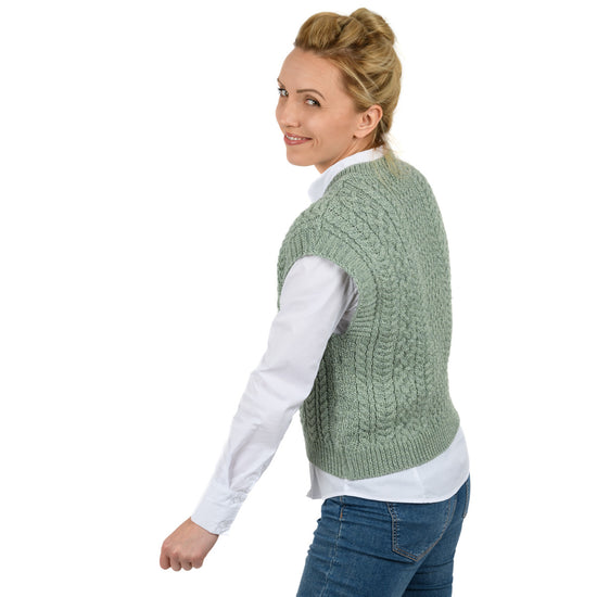 
                  
                    Kurzer Pullunder mit Zopfmuster
                  
                