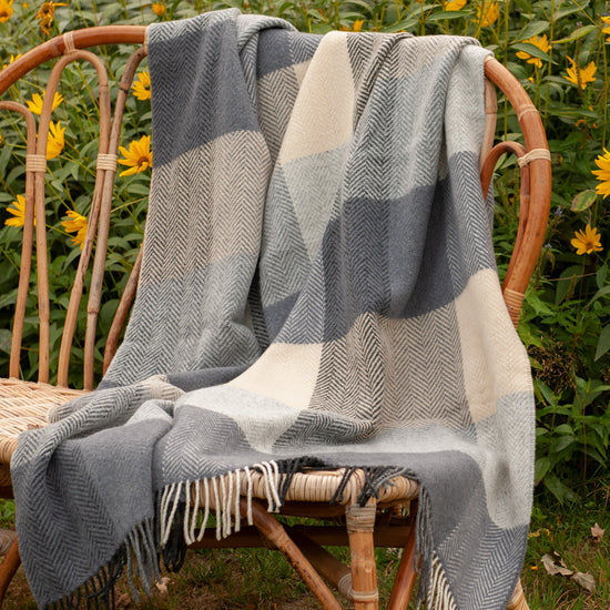 
                  
                    Großes Karo grau/beige
                  
                