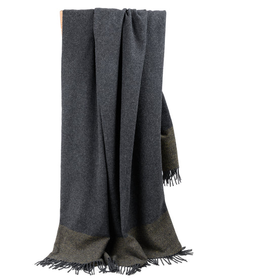 
                  
                    Wohndecke in Anthrazit mit gelben Streifen
                  
                