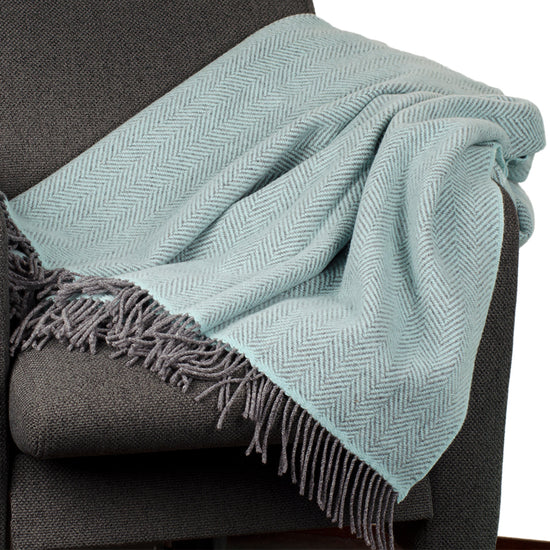 
                  
                    Lange Fischgrätdecke, Mint/Grau, extra lang
                  
                