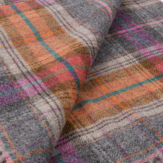 
                  
                    Buntes Lammwollplaid "Classico"
                  
                