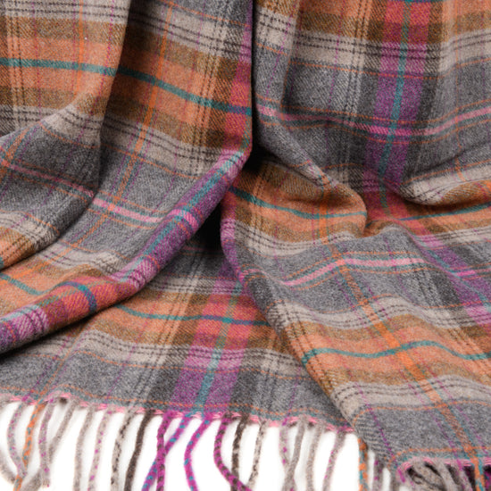 
                  
                    Buntes Lammwollplaid "Classico"
                  
                