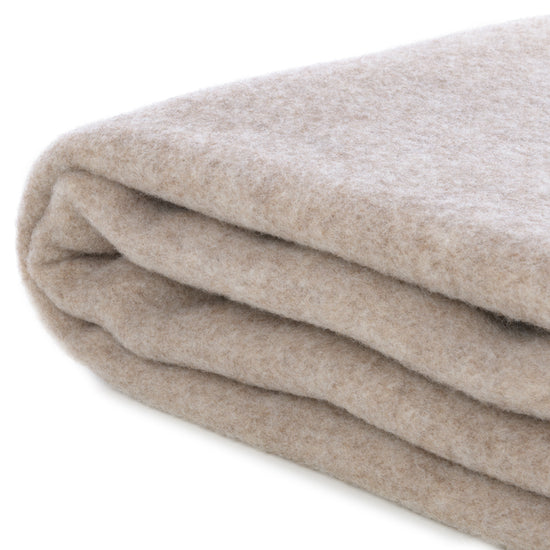 
                  
                    Schurwolldecke "Wetterstein"
                  
                