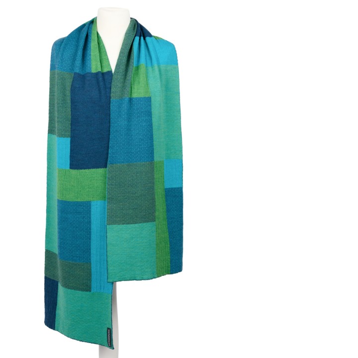 Geometrisch gemusterter Schal aus feiner Merinowolle in Blau/Grün